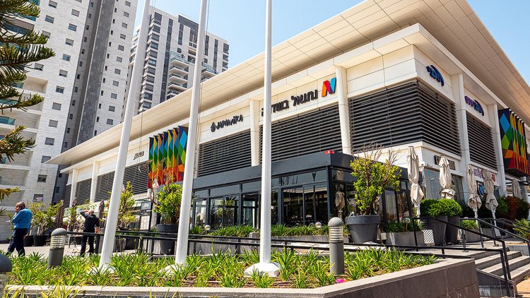 המרכז המסחרי בחולון (נתנאל מניבים)