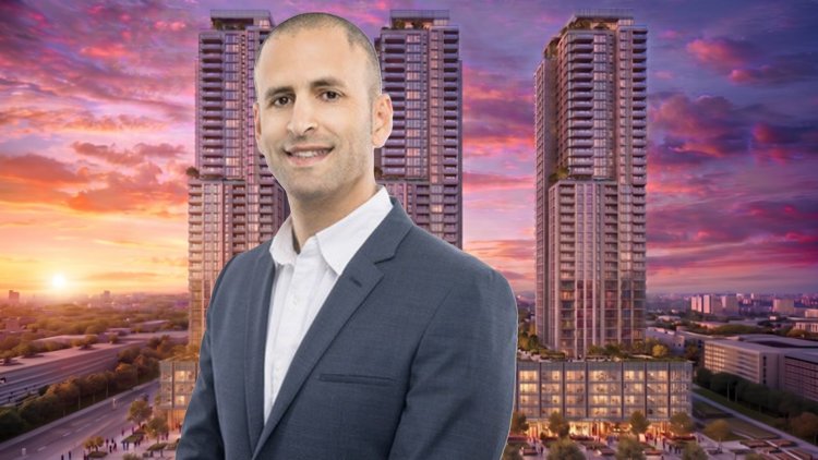 מתן סופר, מנכ"ל מותג עירוני, על רקע הדמיה של הפרויקט (ניר סלקמן, מותג עירוני) 