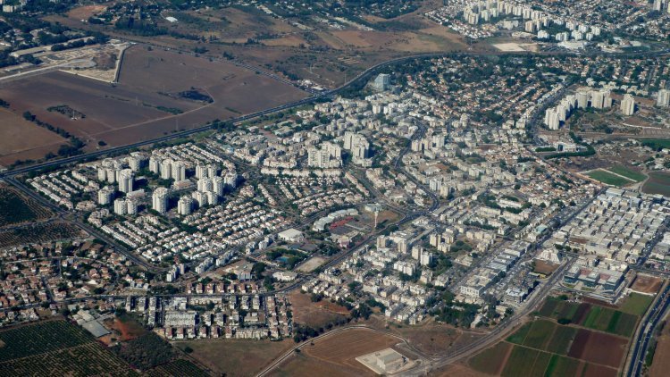 אור יהודה מהאוויר (Sharshar, ויקימדיה)