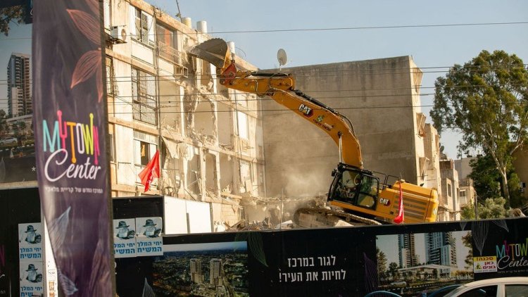 הריסת בניין הרכבת בקריית מלאכי (פיני חדד)