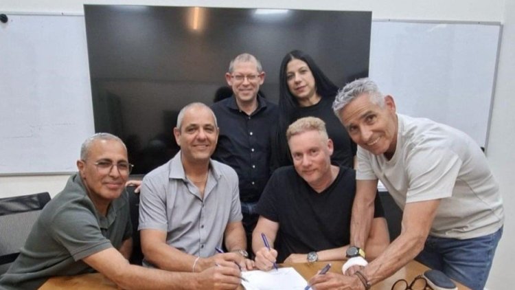 החתימה על הסכם הפיתוח בחדרה (דוברות עיריית חדרה)