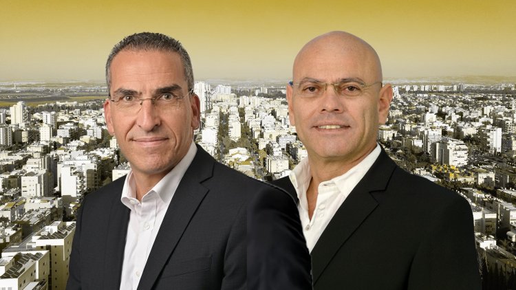 רפי אלמליח וגיא וינברג, על רקע ראשל"צ (לע"מ, יוסי צבקר, שאטרסטוק)