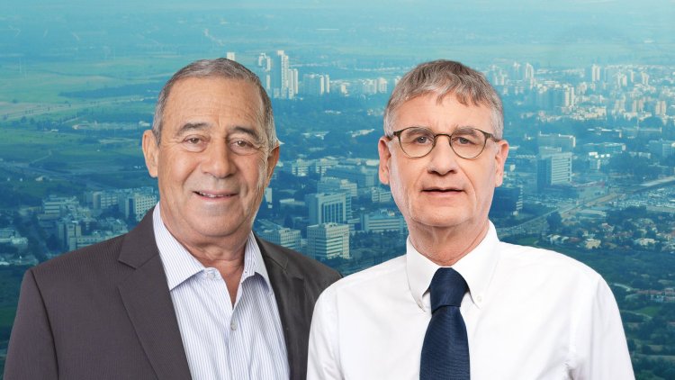 יו"ר הוועדה המחוזית מרכז מיכה גדרון וראש העיר נס ציונה שמואל בוקסר, על רקע פארק המדע במבט מהאוויר (רועי טפר, עינב בטש - עיריית נס ציונה, Amos Meron, ויקימדיה) 
