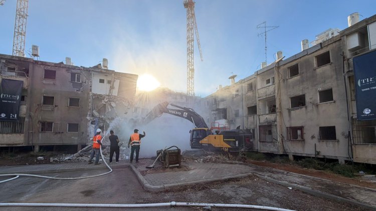 ההריסה בפתח תקווה (אבישי יודקוביץ') 