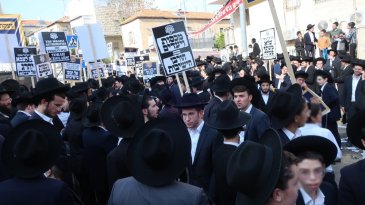 כ-2,600 משקי בית משתמטים קיבלו הודעה: "נמחקתם מהגרלת 'דירה בהנחה'" כ-2,600 משקי בית משתמטים קיבלו הודעה: "נמחקתם מהגרלת 'דירה בהנחה'"