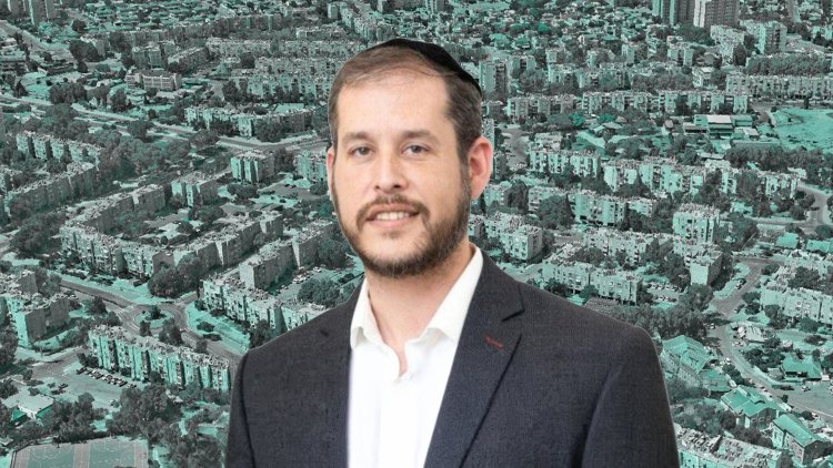 זאב גרינברג, סמנכ"ל ושותף בחברת מידר, על רקע השכונה הוותיקה בב"ש בה יקודם פרויקט הענק (אוהד דיין, מילוסלבסקי אדריכלים)