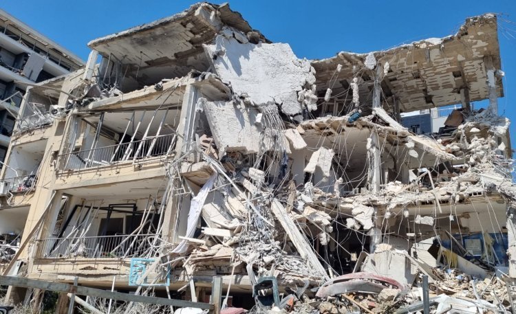 מבנה שנפגע מטיל ברמת גן במבצע עם כלביא ביוני האחרון (יורם שורק, ויקימדיה)