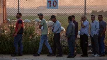 הפועלים הפלסטינים שבו לעבוד ביו"ש: "הזיגזג הביטחוני הזה הוא רשלנות פושעת"