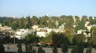כבוד הסרבנית: 42 בעלי דירות בי-ם הגישו תביעת דייר סרבן נגד נשיאת בית הדין לעבודה כבוד הסרבנית: 42 בעלי דירות בי-ם הגישו תביעת דייר סרבן נגד נשיאת בית הדין לעבודה