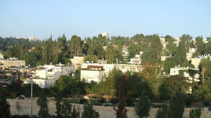כבוד הסרבנית: 42 בעלי דירות בי-ם הגישו תביעת דייר סרבן נגד נשיאת בית הדין לעבודה