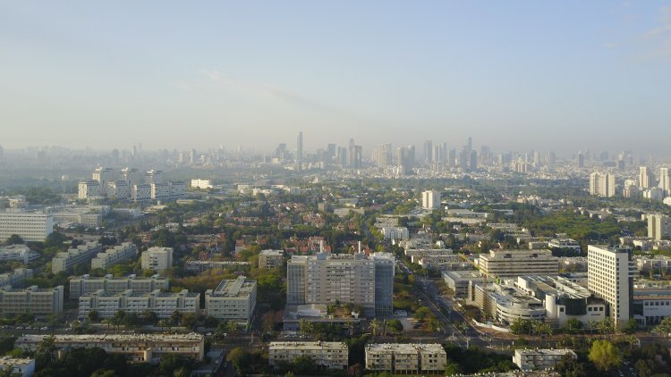 רמת אביב א' מהאוויר (אור פ', ויקימדיה)