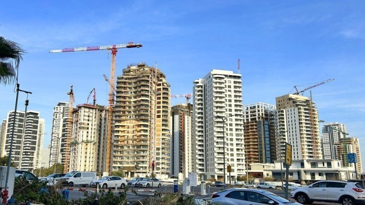 בנייה בתל אביב (ShU studio / Shutterstock.com)