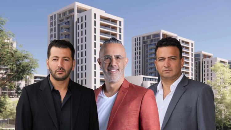 אחים צחי ועידו חג'ג' ועו"ד דן הלפרט על רקע הדמיה של התוכנית ברחובות (קבוצת חג'ג', רז רוגובסקי, אדריכל ניר חן)