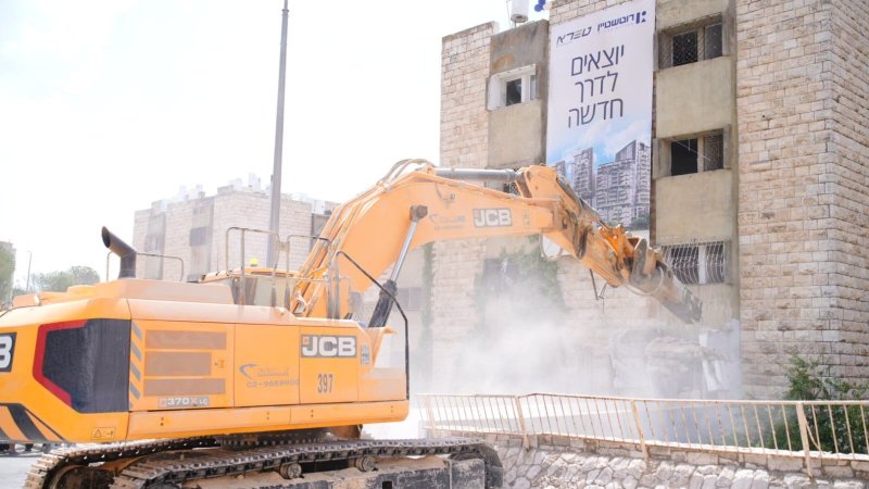 החרדים עולים לגובה: החלה ההריסה בשכונה הירושלמית לקראת בניית מגדלים בני 19 קומות
