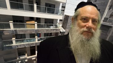 עשרות רוכשי דירות בשכונה החדשה בבני ברק הופתעו: מעון יום נפתח בבניין ללא התראה עשרות רוכשי דירות בשכונה החדשה בבני ברק הופתעו: מעון יום נפתח בבניין ללא התראה