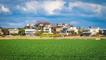 מחסן חקלאי שימש למשרד ולאחסנת ציוד: החברה תשלם 700 אלף שקל
