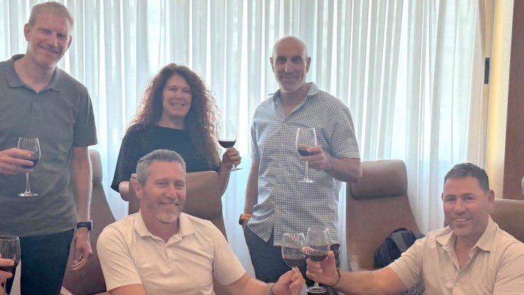 מימין לשמאל מיכאל כרסנטי רן אלישע רונית גלס גיא גלס וישי קרניאל צילום יחצ (1)