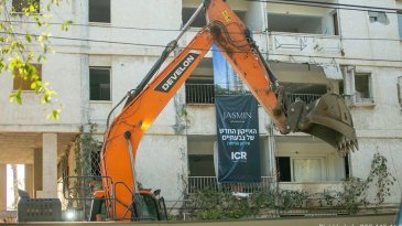 התחדשות בלב גבעתיים: 42 דירות נהרסו לטובת מגדל בן 32 קומות התחדשות בלב גבעתיים: 42 דירות נהרסו לטובת מגדל בן 32 קומות