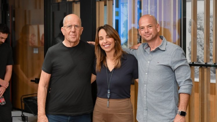 ירון זולצבכר מייסד ומנכ"ל היי ליפט, שרית שגב מנהלת סקטור תעשייה מסחר ומלונאות בחטיבה העסקית בבנק הפועלים וברוך פרנס מייסד סקייליין עגורנים (Aviad Tevel Studios)