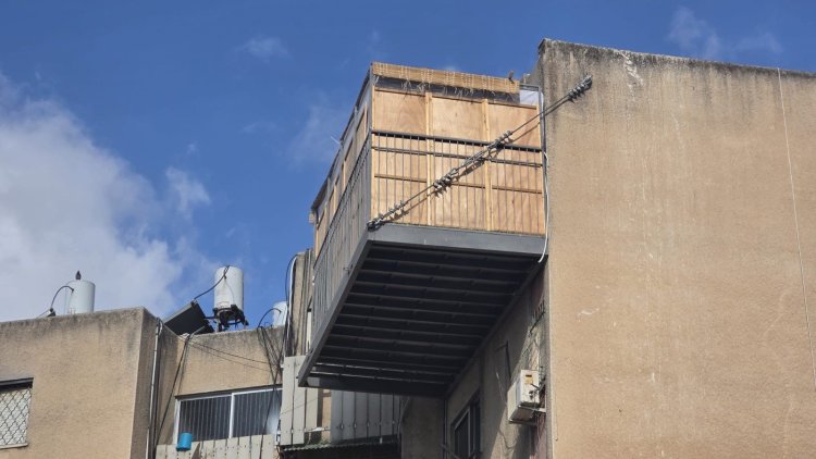 מרפסת סוכה (דוברות הרשות לאכיפה במקרקעין) 