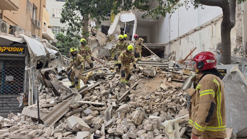 מבנה קרס בת"א בעת ביצוע פרויקט תמ"א 38 ביוזמת שלומי טהורי. לא ידוע על נפגעים