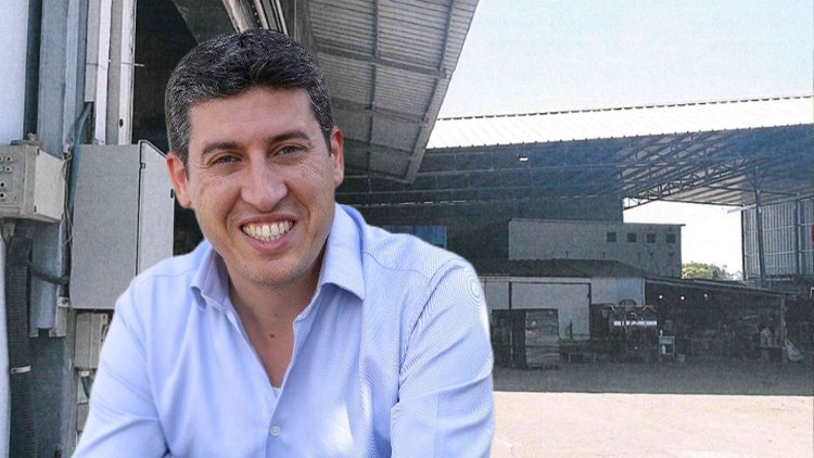 יו"ר המועצה האזורית שפיר אדיר נעמן על רק בית האריזה בנחלת העותרים (אילן אסייג, ויקימדיה, צילום הנחלה מתוך העתירה)