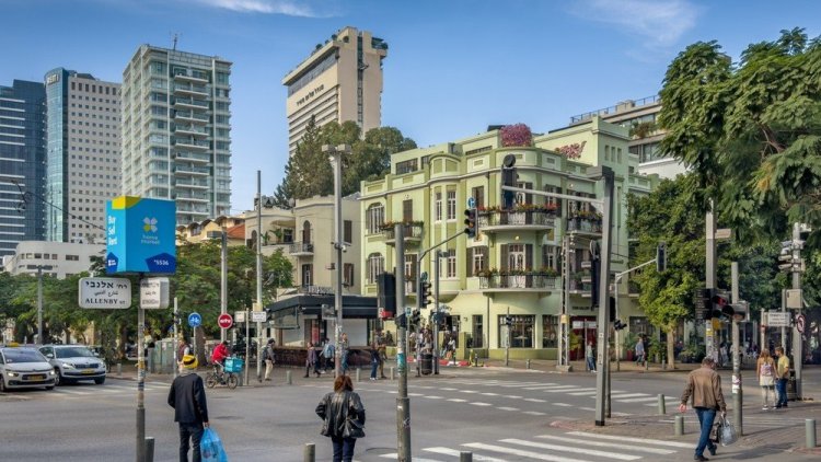 צומת הרחובות רוטשילד ואלנבי בתחום תוכנית הרובעים 5 ו-6 (Boris-B / Shutterstock.com)