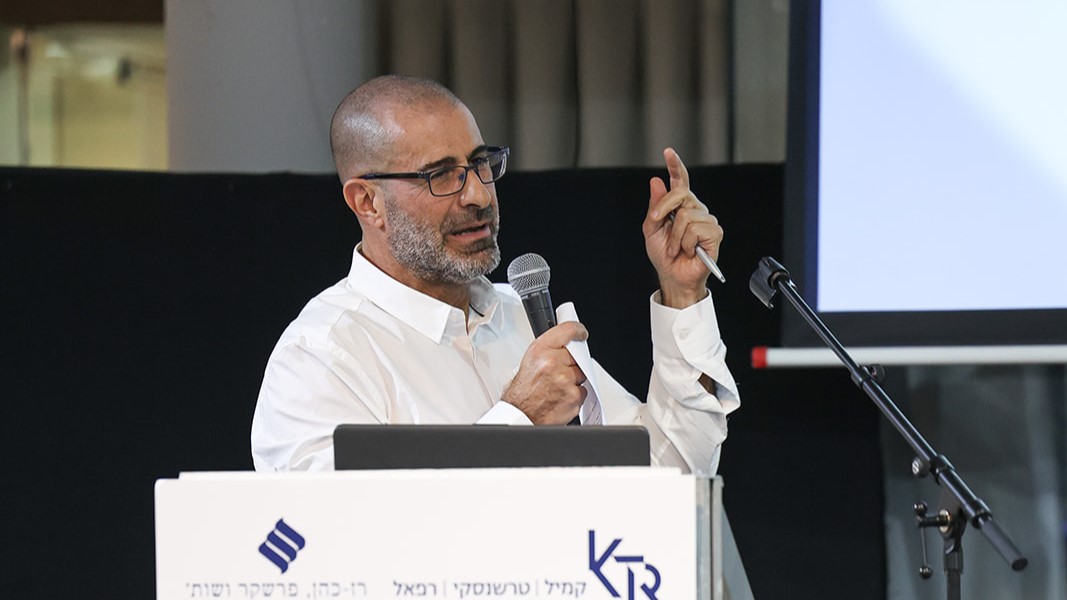 עו"ד משה רז כהן (רועי בר)