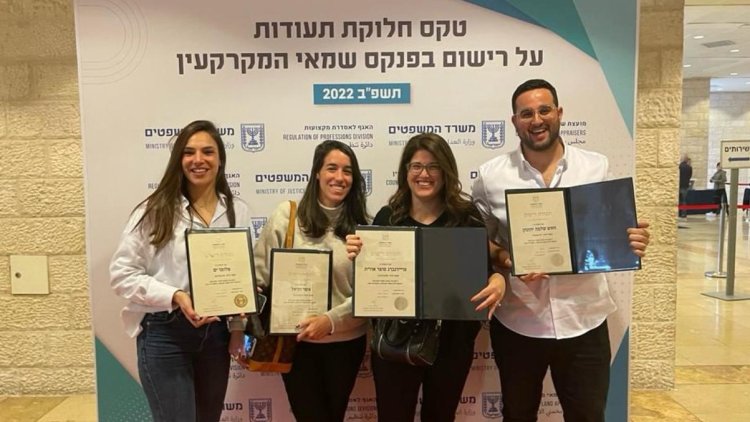שלומי חזוט ז"ל בטקס קבלת תעודת שמאי מקרקעין