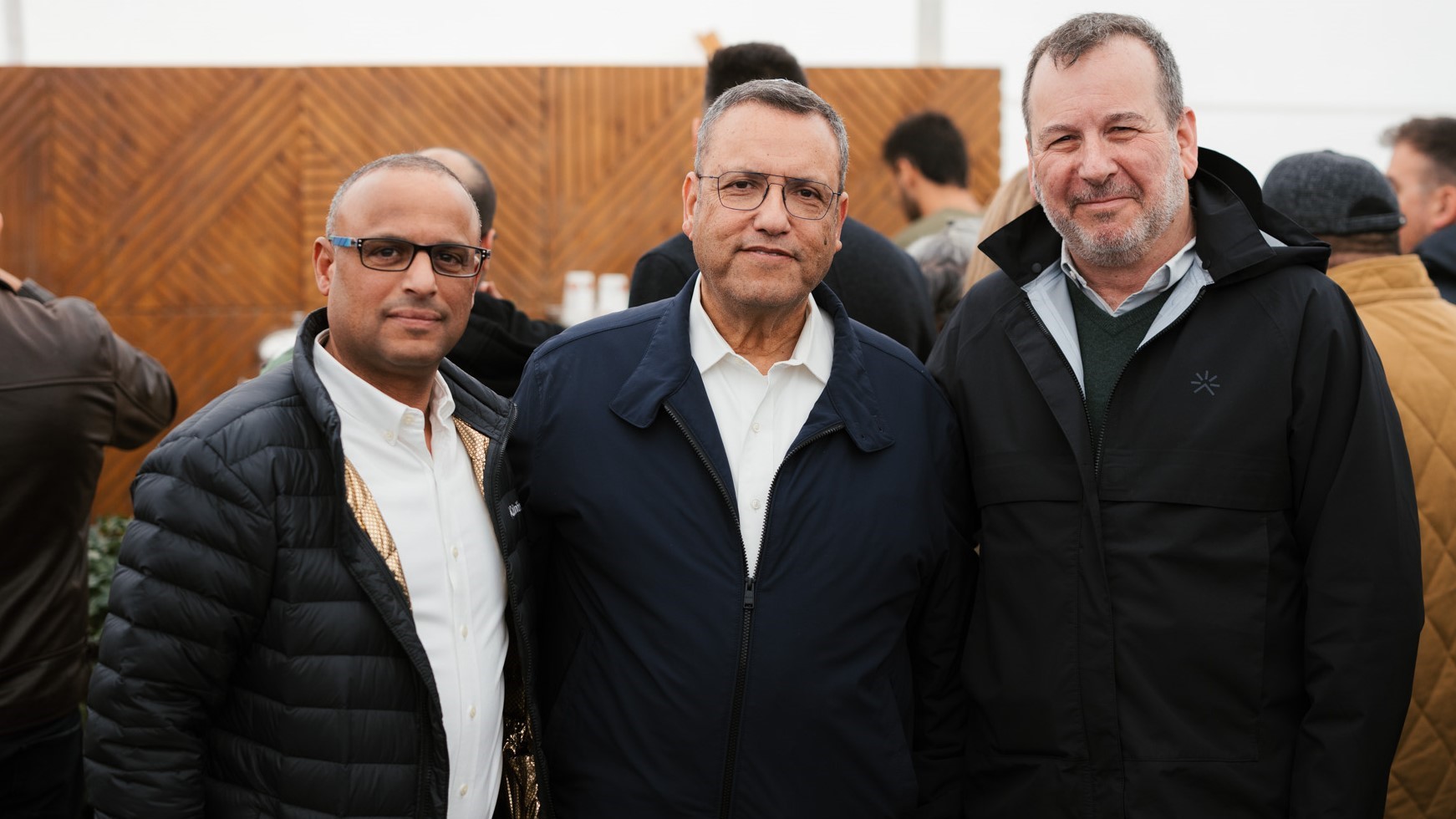 מימין: דן פרנס מנכ"ל קרסו , משה ליאון ראש העיר ירושלים וירון צוברי המשנה למנכ"ל ומנהל חטיבת המגורים בקרסו (נאו מדיה)