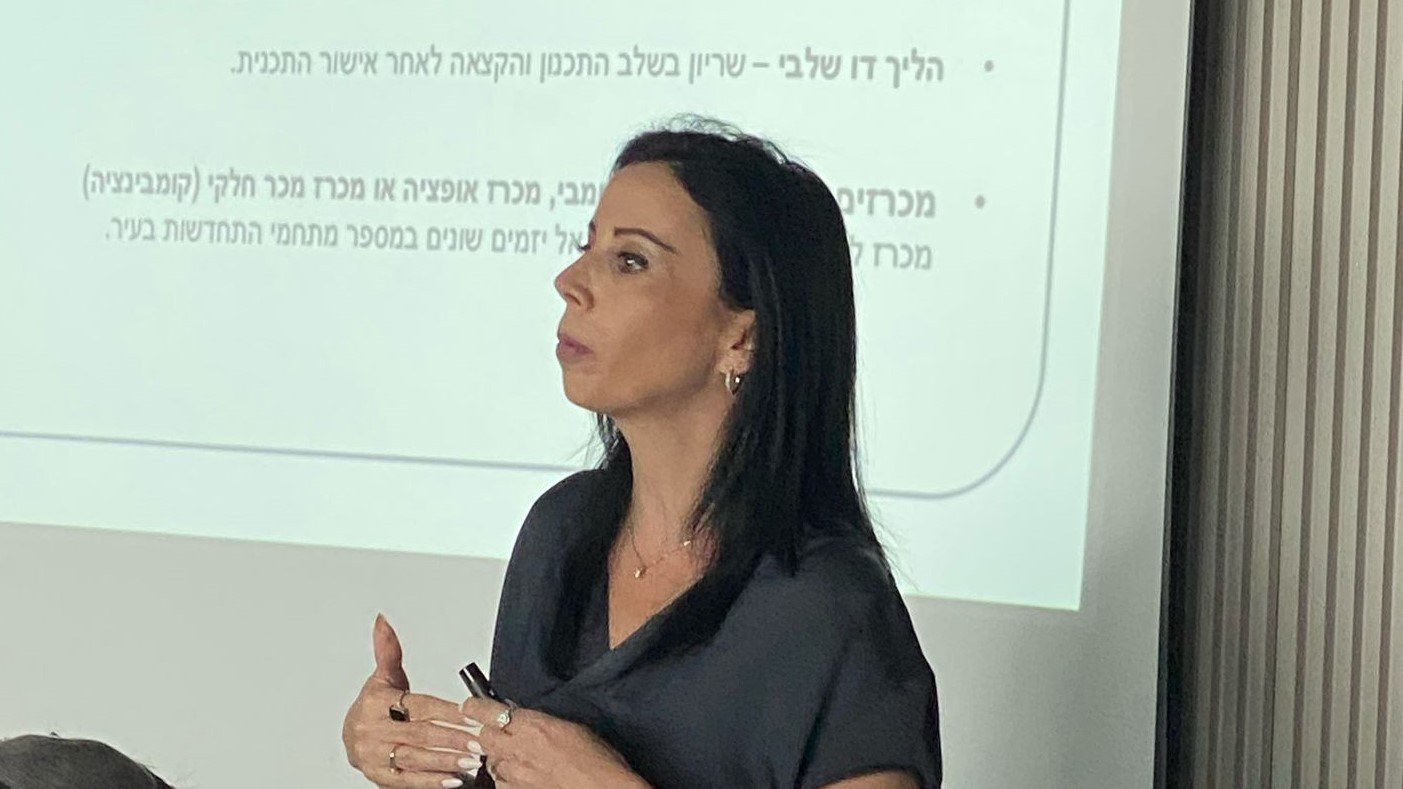 מנהלת החטיבה העסקית ברמ"י רות אפריאט (מרכז הנדל"ן)