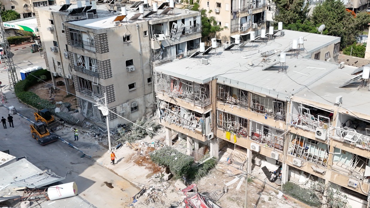 "פסולת שנרקבת וצריך לפנות". ההריסות בבת ים (דוד מהנדסים)