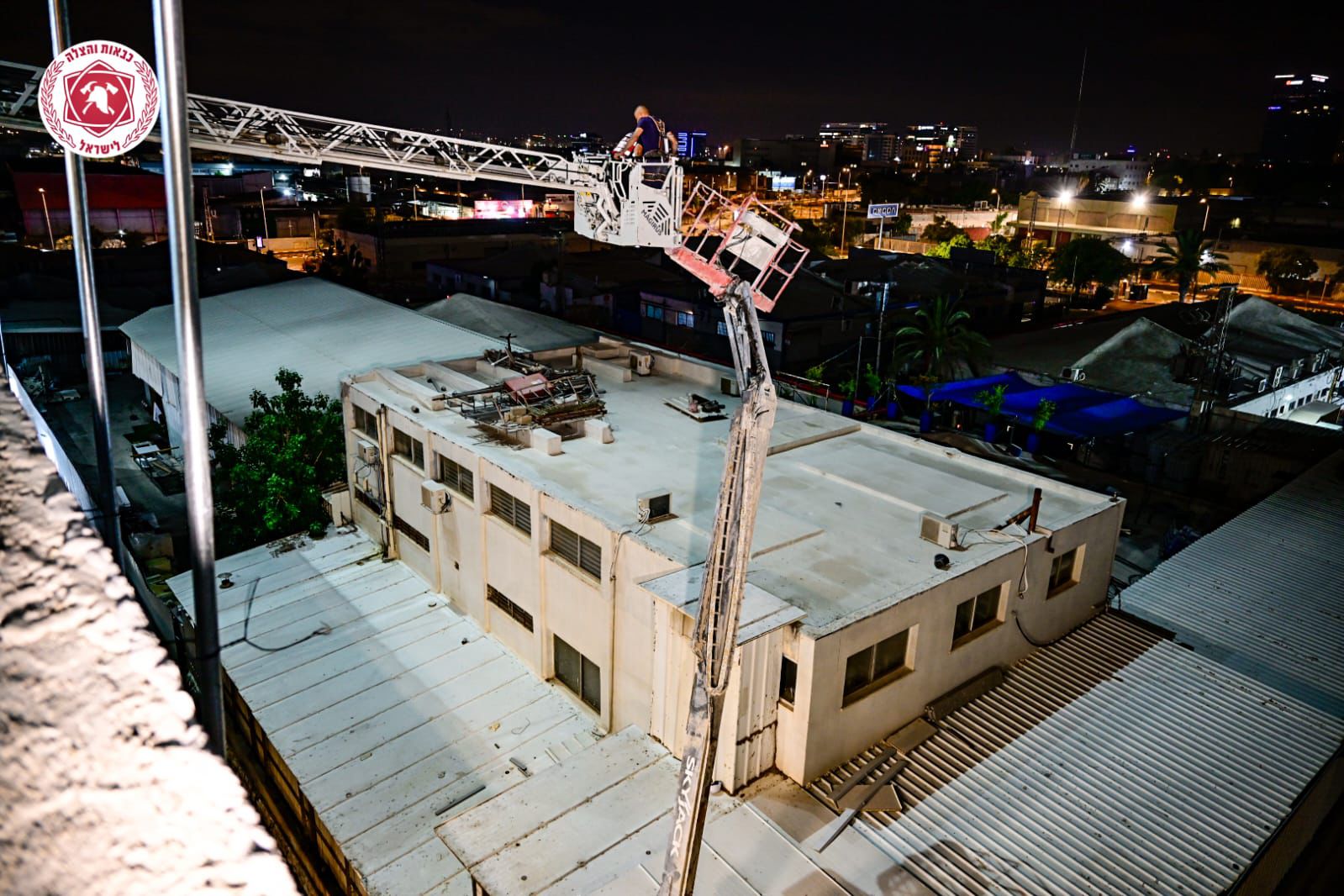 זירת התאונה בחולון (באדיבות דוברות כיבוי אש והצלה)