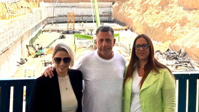 מימין: מיריי אלטיט, שלומי עקריש, עינת פלד שפירא (באדיבות אספן גרופ)