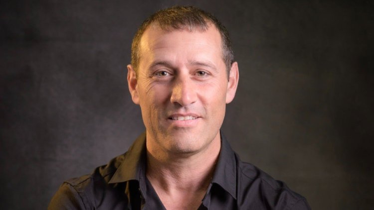 מנהל הפרויקט יוחאי נוי (אייל לייבל)