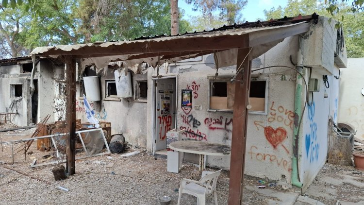 ביתו של חבר כיתת הכוננות של ניר עוז תמיר אדר ז"ל, שגופתו נחטפה. 95% מהמבנים בקיבוץ נחדרו