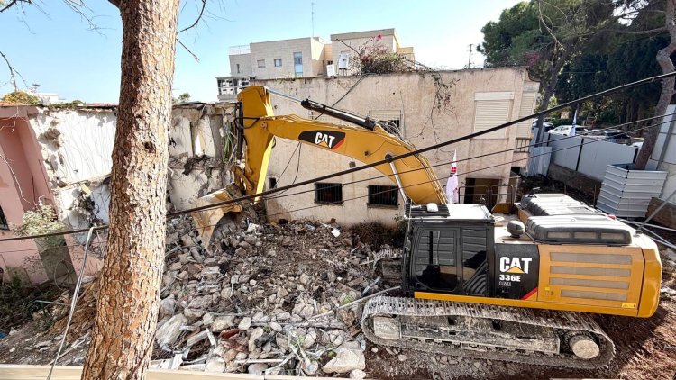 טקס ההריסה בחיפה (סבסטיאן חבס)