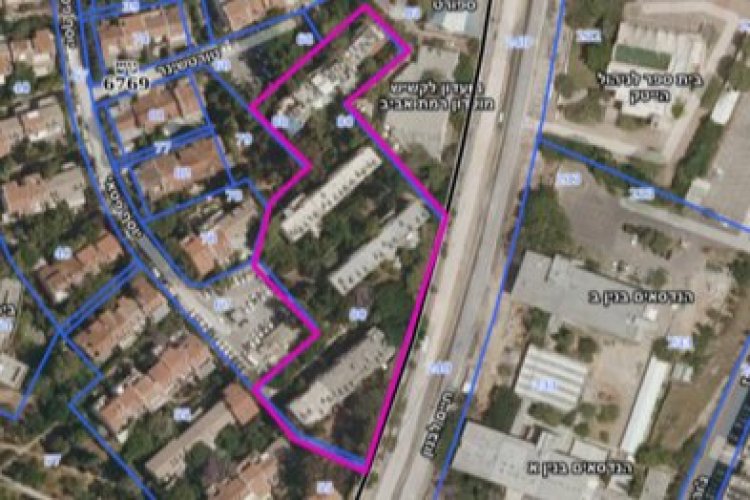 גבולות המגרש בו קודמה בקשת ההיתר (מתוך החלטת ועדת הערר)