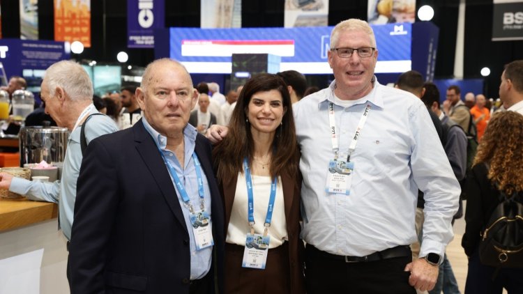 מימין רונן גיזנבורג, בשמת פלג סרצ'נסקי, יגאל גוברין (שאולי לנדנר)