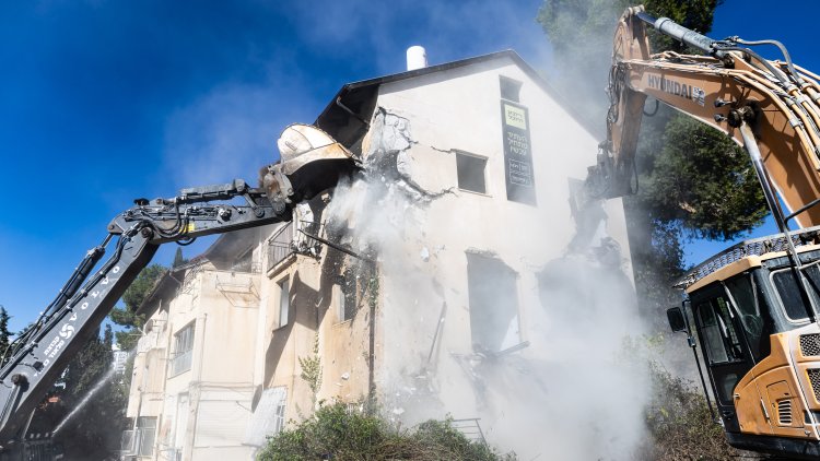 תחילת הריסת המבנים (גיל מגלד)