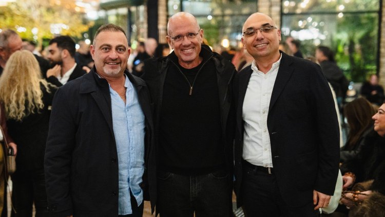 מימין: מנכ"ל נגב מני אקוניס, אודי אמיר, סגן יו"ר קבוצת נגב, ויריב לרנר יו"ר ובעלים קבוצת נגב (יובל לוי)