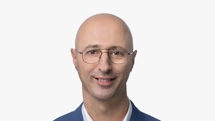 יגאל קלוף (יונתן בלום)