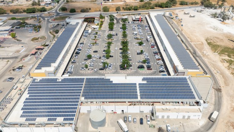 פאנלים סולאריים, מרכז מסחרי של רני צים בבית שאן (כתום צלמים)