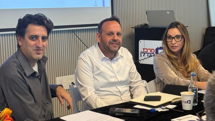 מימין: עו"ד קרן כהן בלחרסקי, השמאי הממשלתי גילי בלולו ועורך מרכז הנדל"ן נמרוד בוסו