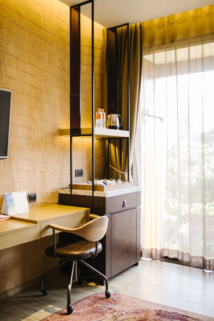 וילונות להסתרת אלמנטים טכניים (freepick)