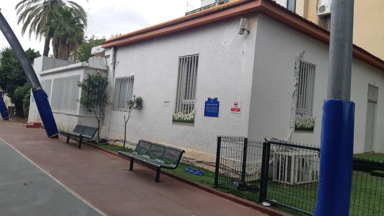 בית פרלמן-מאירוב. מסליק לחדר מורים (דני גרשוני, ויקימדיה)