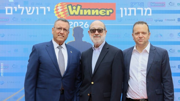 עדי דנה, מנכ"ל אזורים, הרשי פרידמן, יו"ר הדריקטוריון ובעל השליטה בחברת אזורים, ומשה ליאון, ראש עיריית ירושלים (ארנון בוסאני)