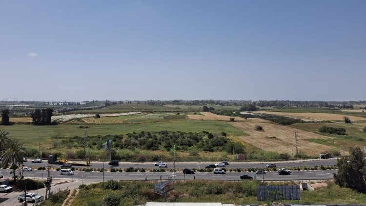 הנוף מ"השכונה הפרטית" בגדרה (בספצ'ני דיאנה)