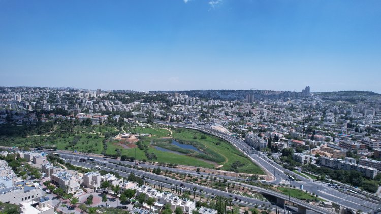 הנוף ממתחם הולילנד (באדיבות רמי לוי נדל"ן)