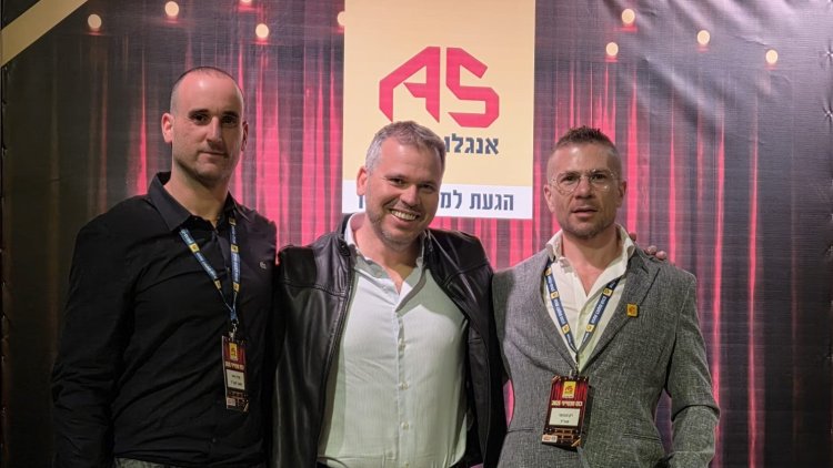 מימין: רון נובוטני-מנכ"ל אנגלו סכסון, ערן טל-מנהל מדור משווקים במזרחי טפחות, עמית יוחאי-משנה למנכ"ל אנגלו סכסון (יח"צ) 